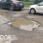 Дороги в некоторых дворах Йошкар-Олы выглядят как после бомбежки