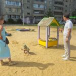 В Йошкар-Оле на улице Петрова устанавливают детскую площадку